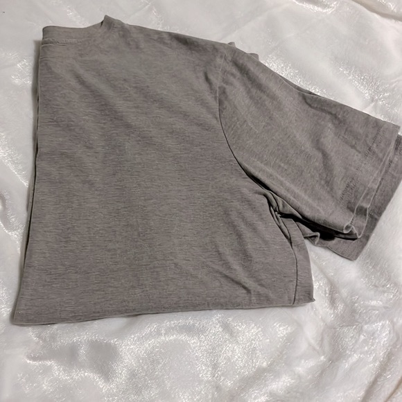 Banana Republic Premium Wash Taupe T-Shirt - Picture 5 of 7
